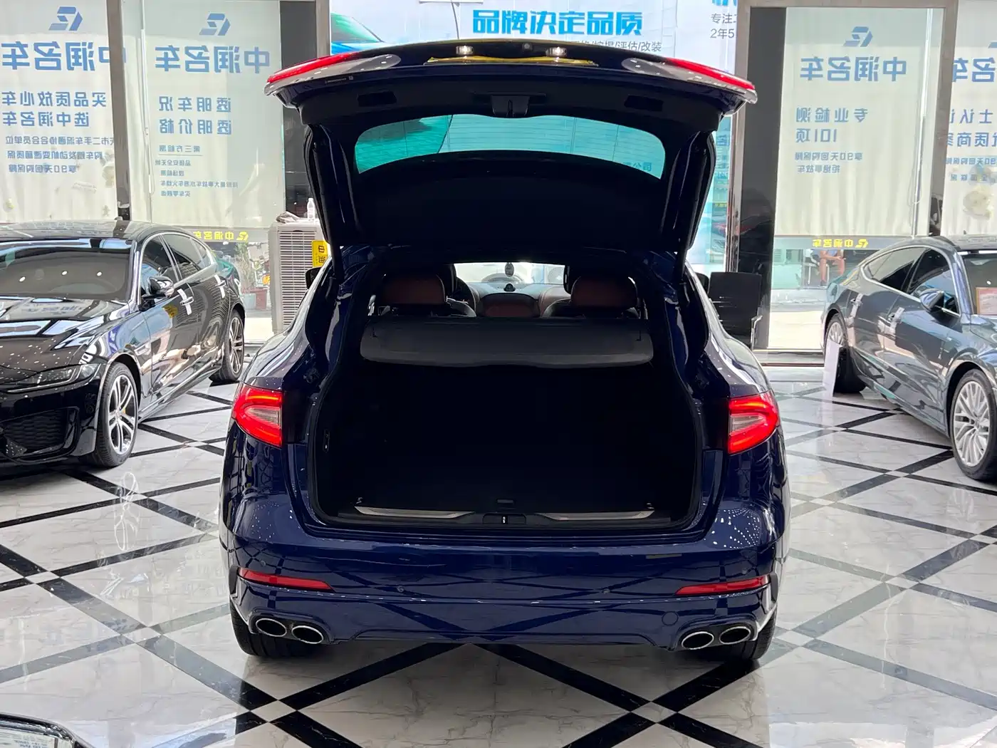 Photo 12 - Maserati Levante