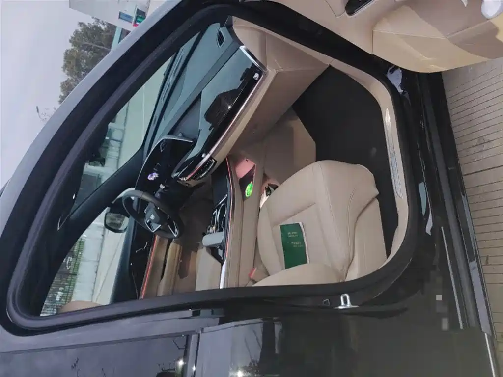 Cadillac XT5 2025 2.0T Luxury фото 21