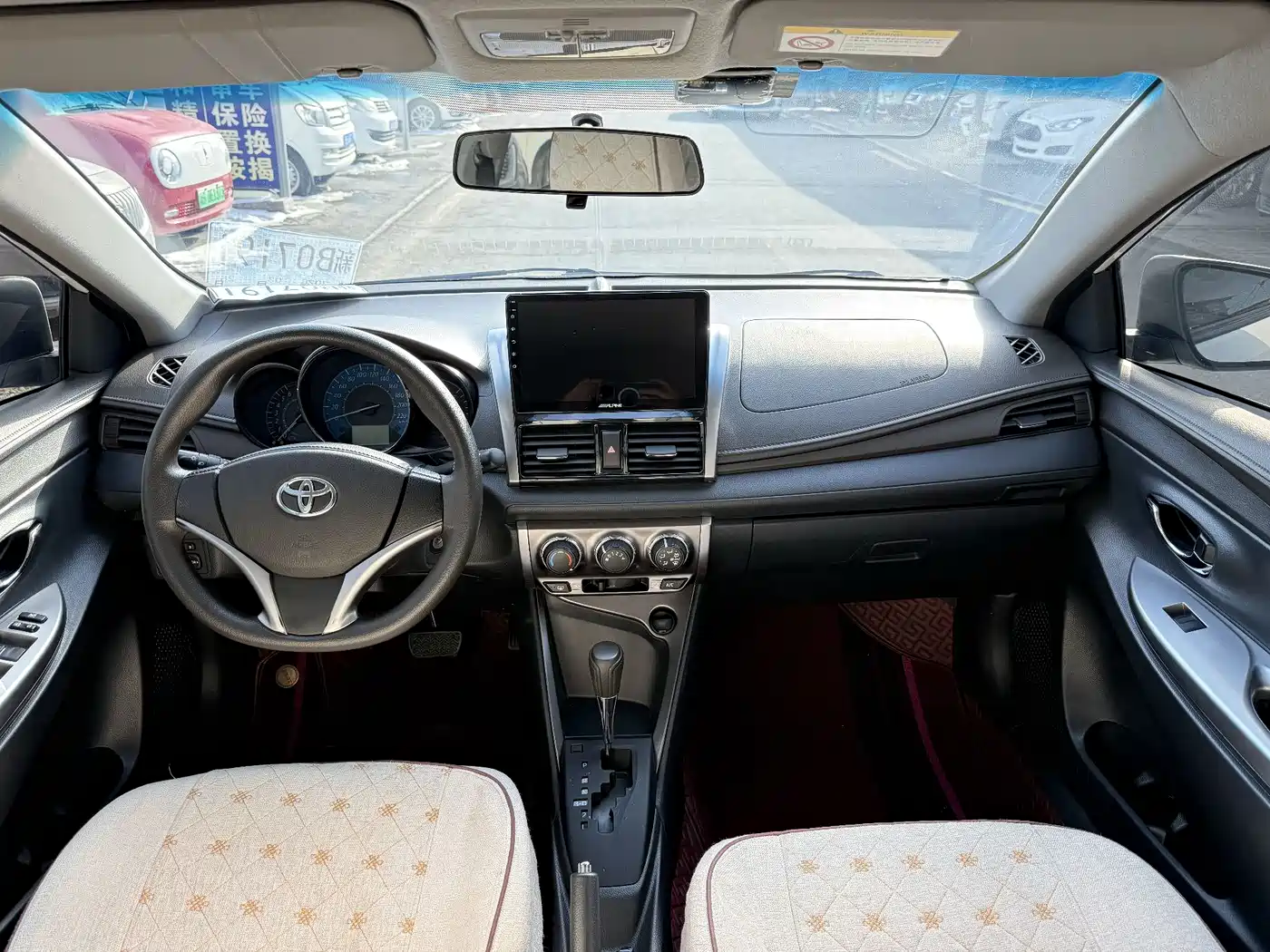 Toyota YARiS L Zhi Xuan 2015 1.5E Auto Charming Edition фото 4