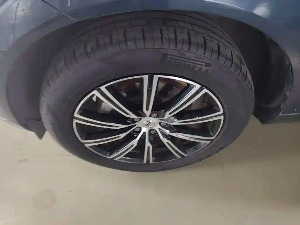 Фото 23 - Volvo XC60