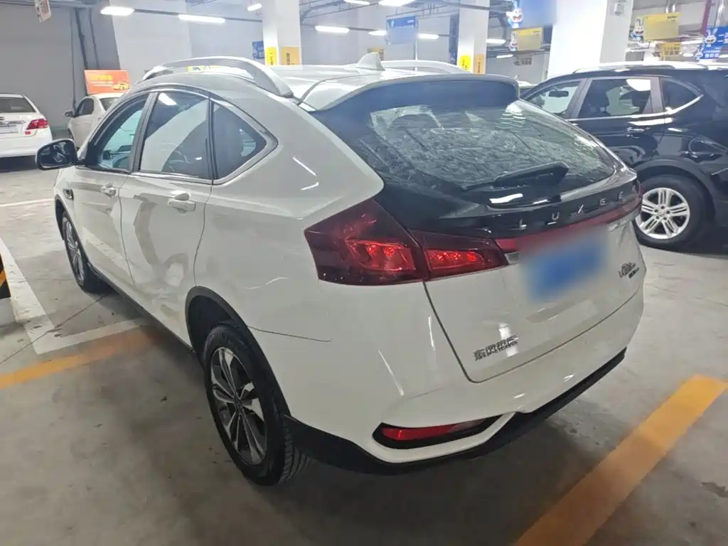 Фото 5 - Luxgen U6 SUV