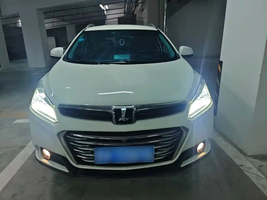 Фото 3 - Luxgen U6 SUV