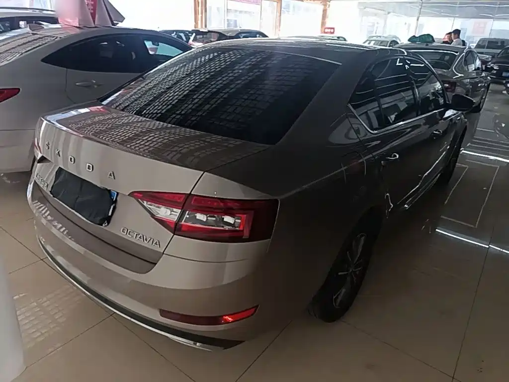 Фото 7 - Škoda Octavia