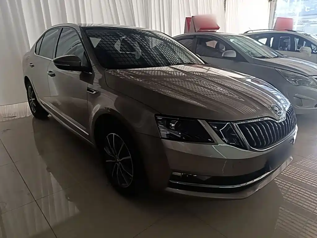 Фото 4 - Škoda Octavia
