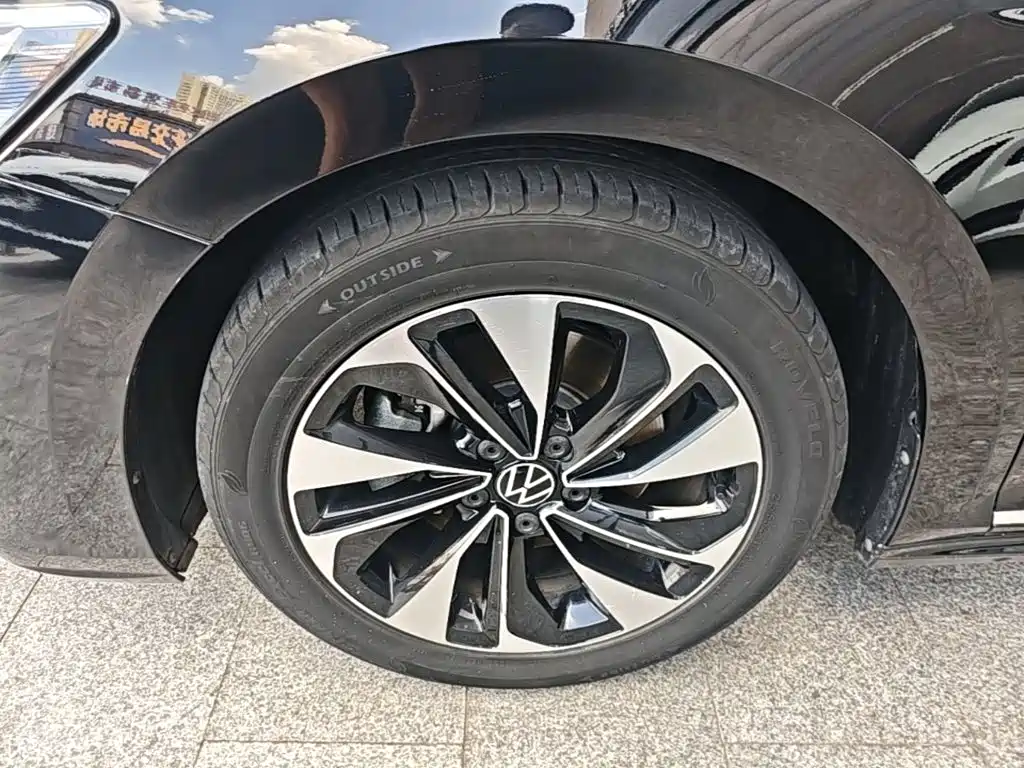Фото 23 - Volkswagen Passat