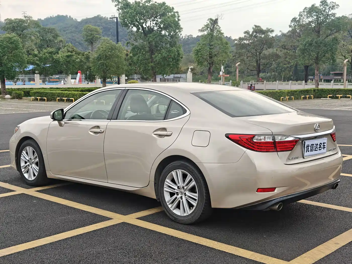 Lexus ES 2013 250 Elegance Edition фото 4