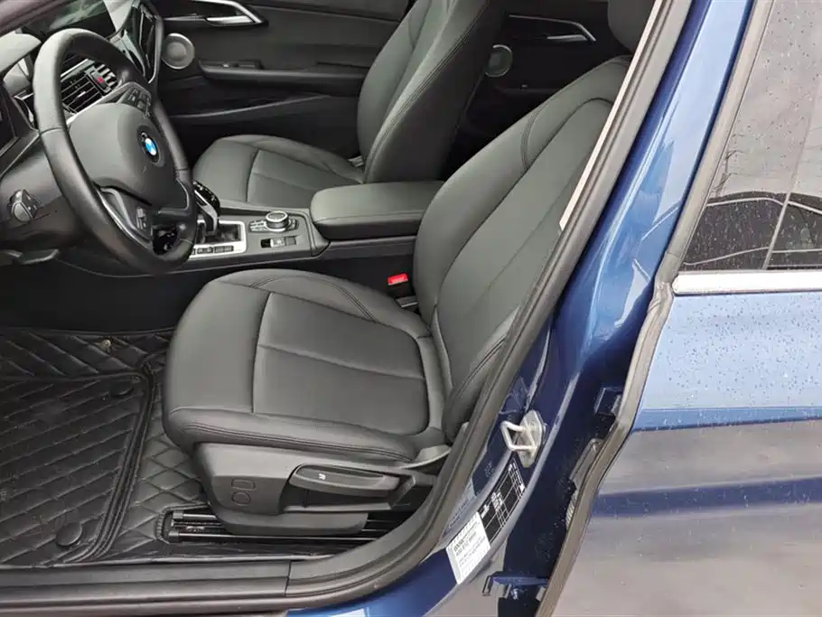 BMW 1 Series 2022 120i M Sport фото 9