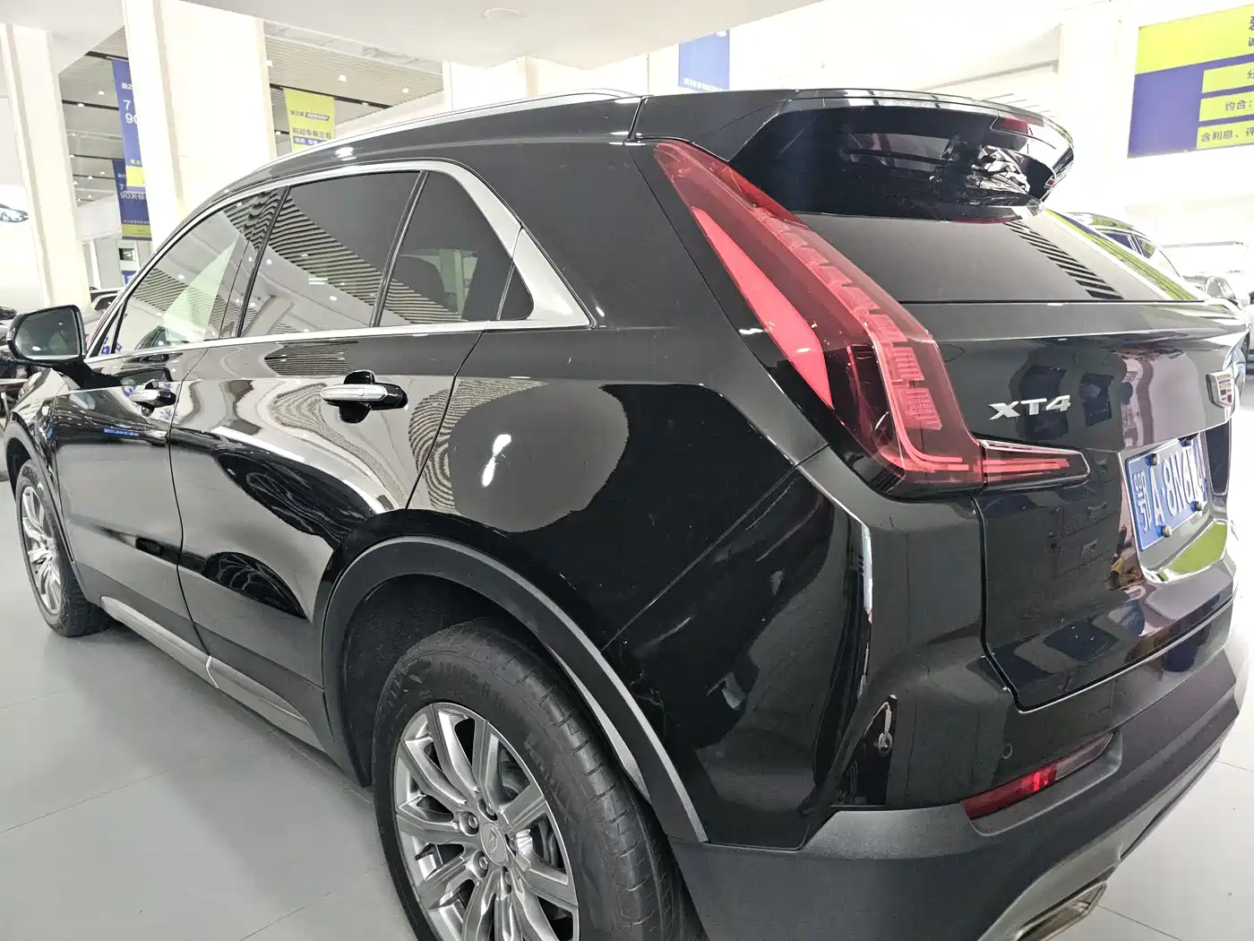 CADILLAC XT4