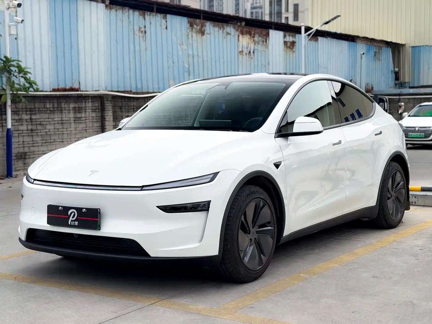 Tesla Model Y 2025 Rear-Wheel Drive