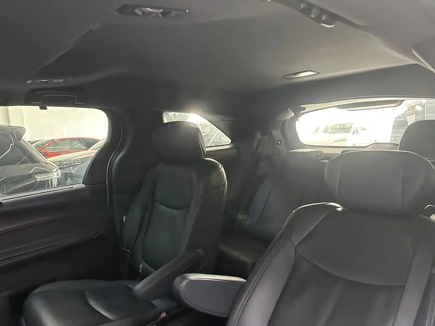 Toyota Sienna 2023 2.5L Hybrid Premium Edition фото 15