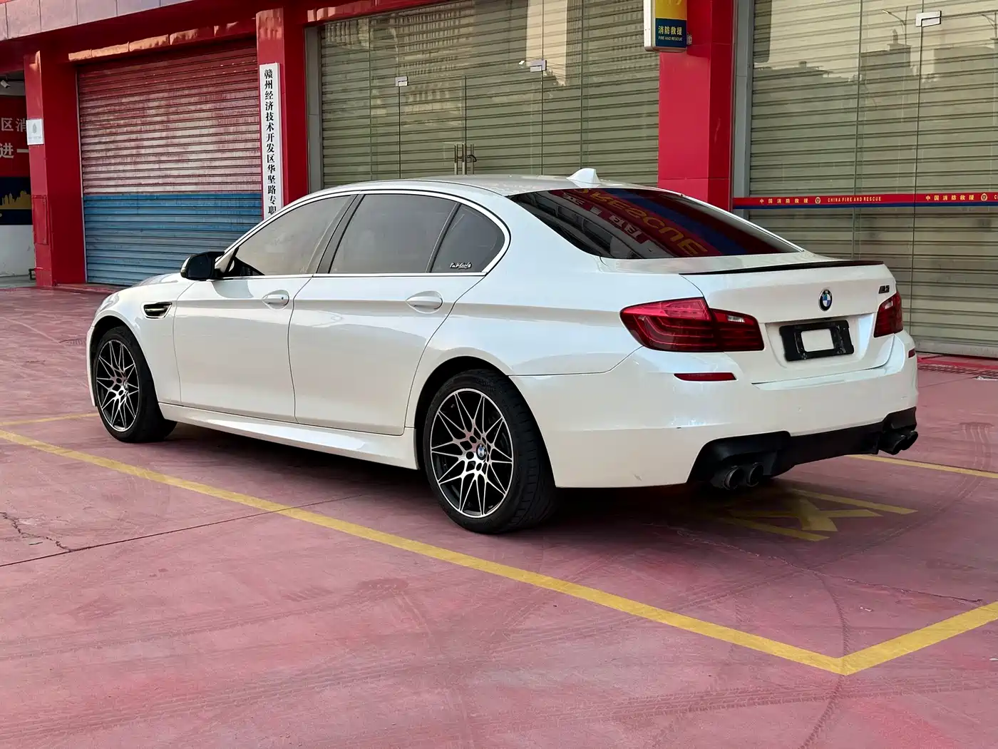 BMW 5 Series 2014 525Li Leading фото 14