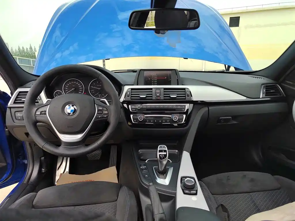 BMW 3 Series 2017 320i M Sport фото 10