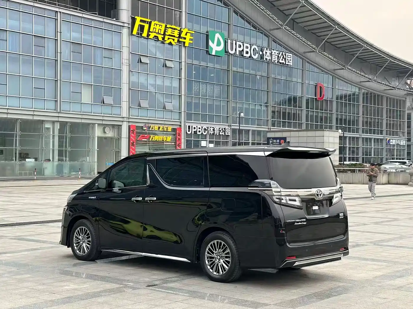 Toyota Vellfire 2021 Crown Hybrid 2.5L HV Supreme Edition фото 4