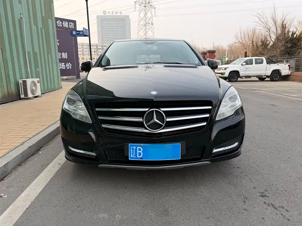 Mercedes-Benz R-Class 2017 R 320 4MATIC Luxury Collector's Edition фото 2