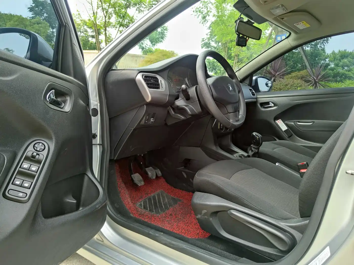 Peugeot 301 2014 1.6L Manual Comfort Edition фото 10