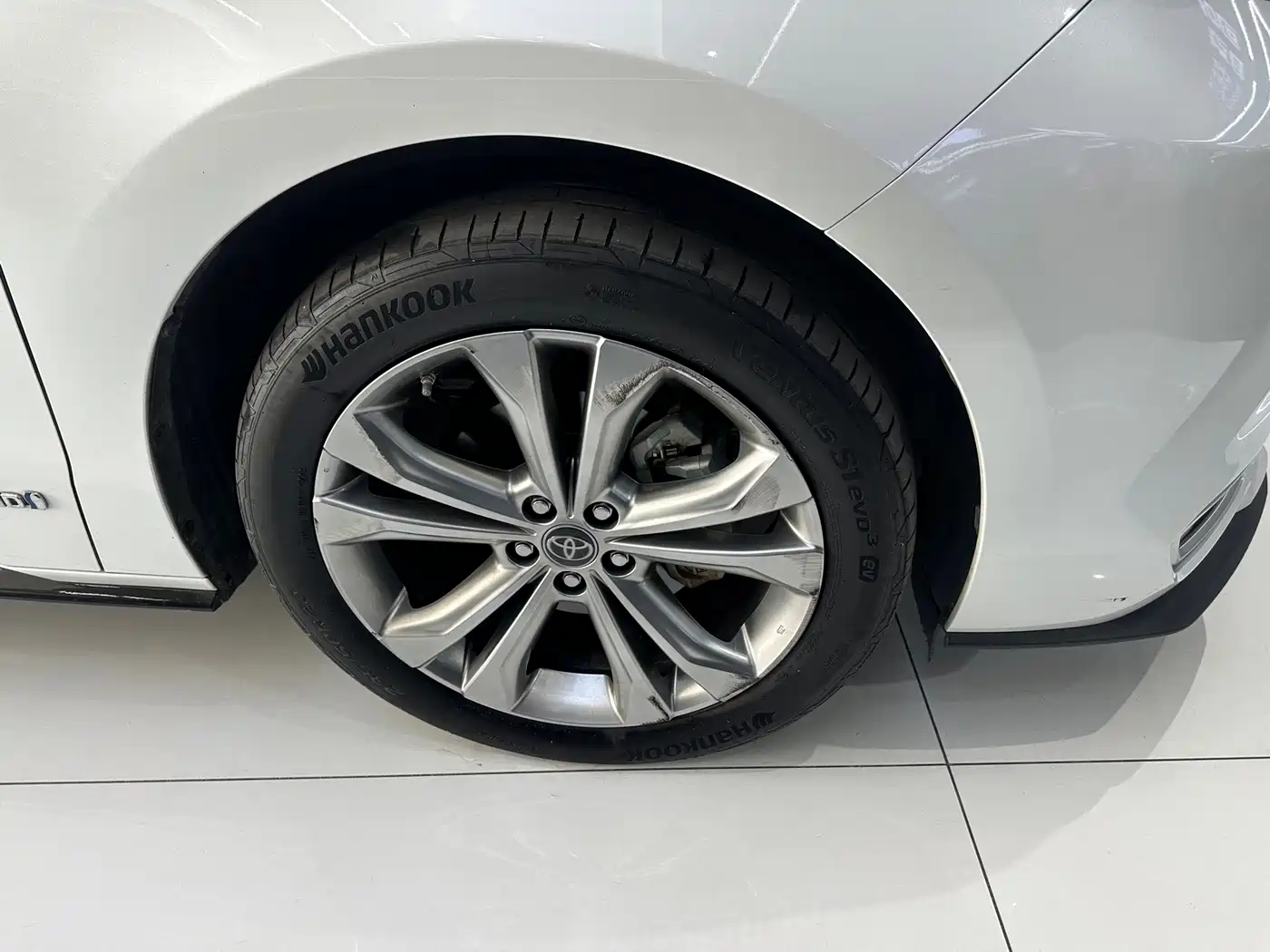 Toyota Sienna 2023 2.5L Hybrid Premium Edition фото 5