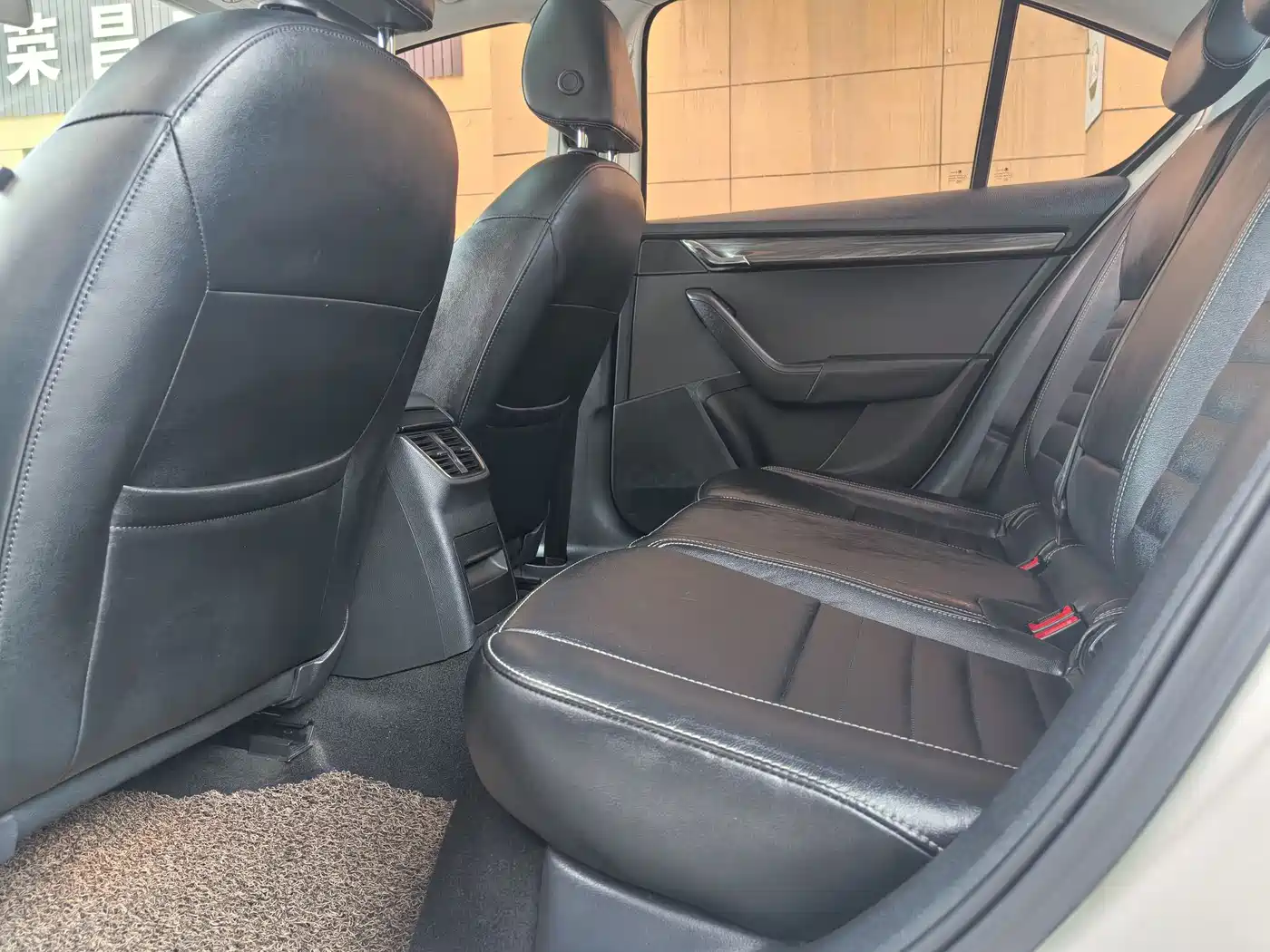 Škoda Octavia 2017 1.6L Automatic Smart Edition фото 7