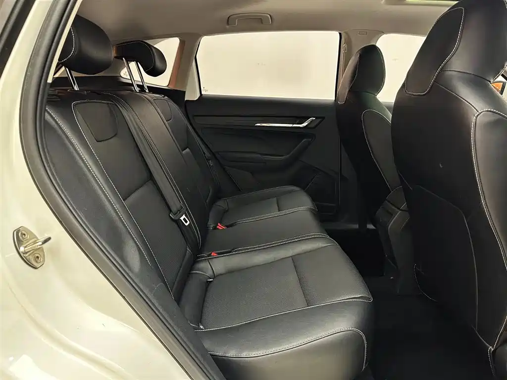 Škoda Kamiq 2022 1.5L Automatic Comfort Edition фото 23