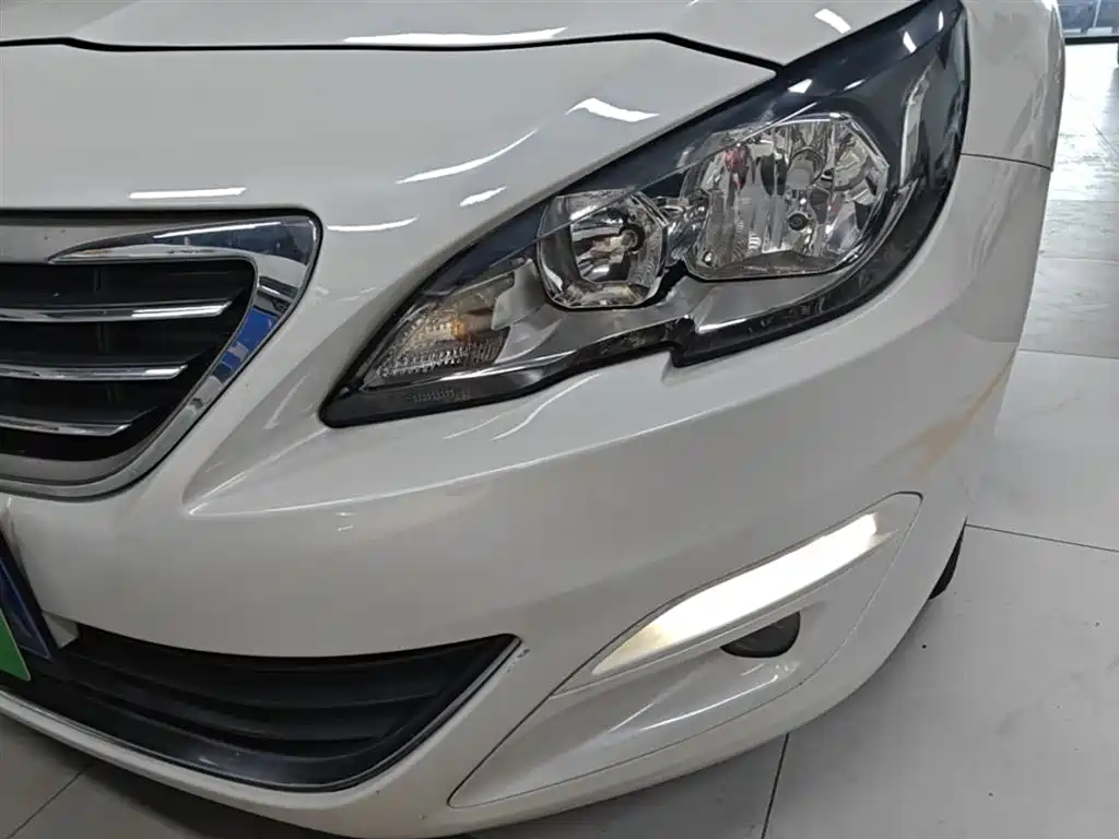 Peugeot 408 2016 1.6T Automatic Luxury Edition фото 24