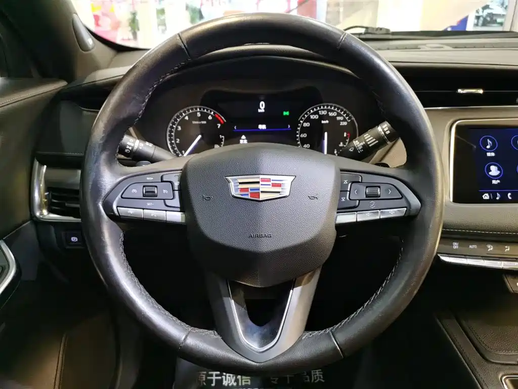 CADILLAC XT4