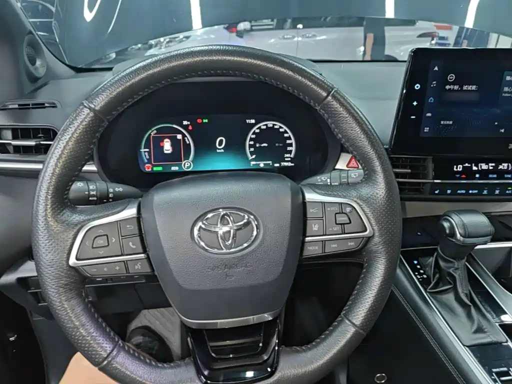 Toyota Granvia 2023 2022 Model Year 2.5L Hybrid Flagship Edition