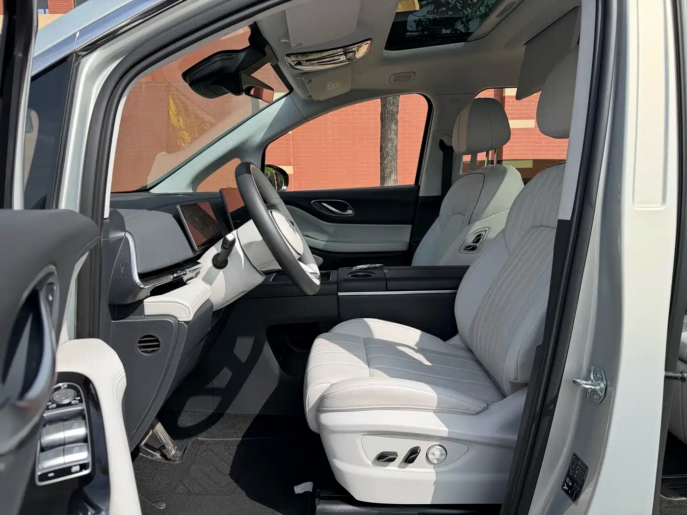 Voyah Auto Voyah Dreamer 2025 PHEV AWD Flagship Qian Kun Edition фото 11