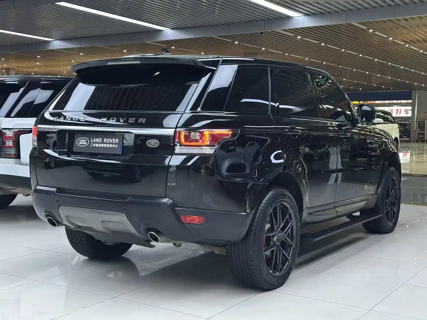Land Rover Range Rover Sport 2016 Model 3.0 SC V6 SE фото 7
