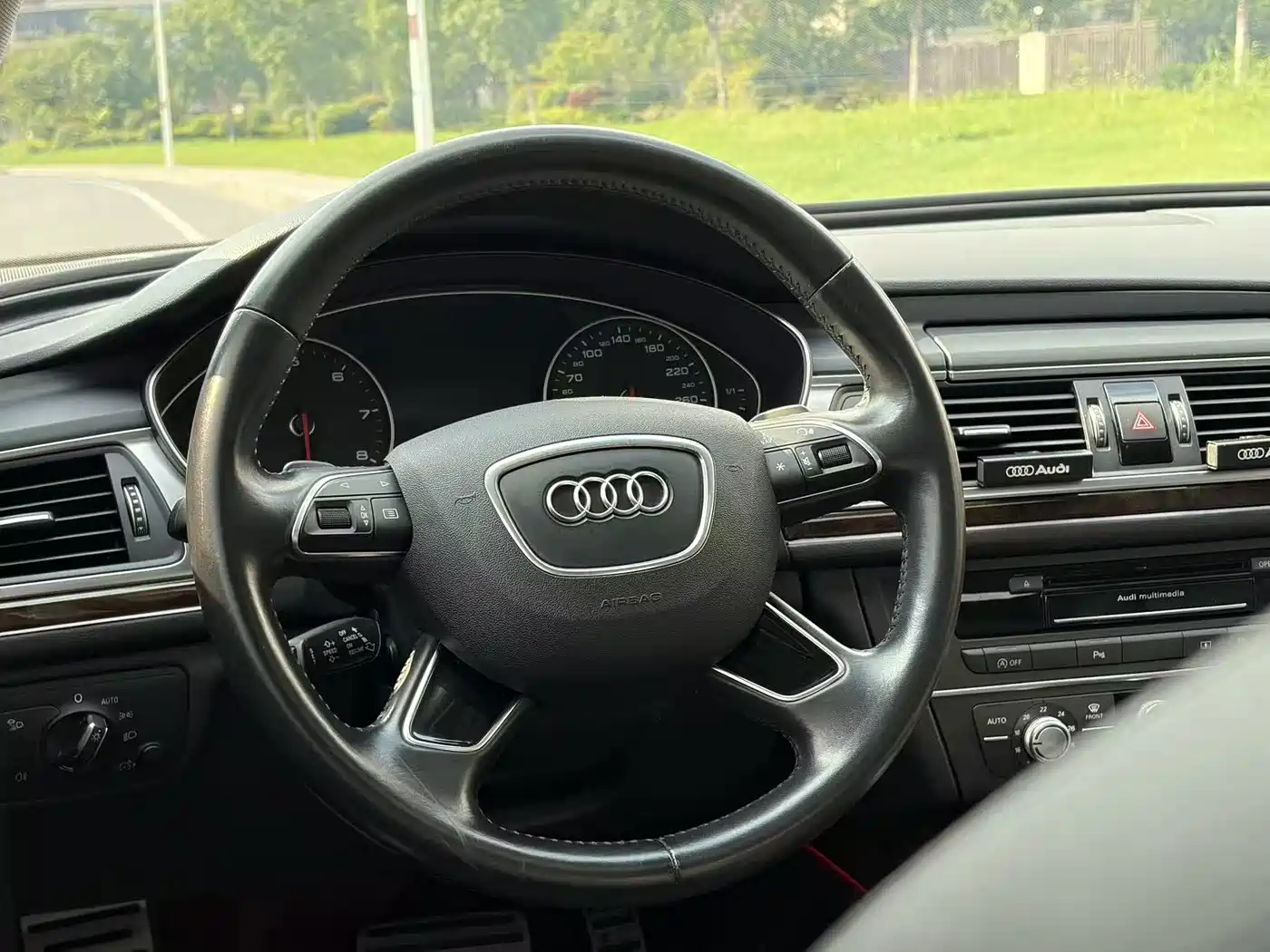 Фото 16 - Audi A6L