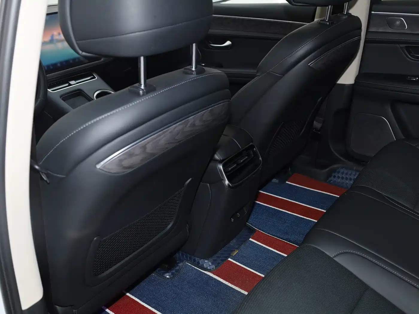 AITO Wenjie AITO M5 2022 Extended Range AWD Performance Edition фото 28