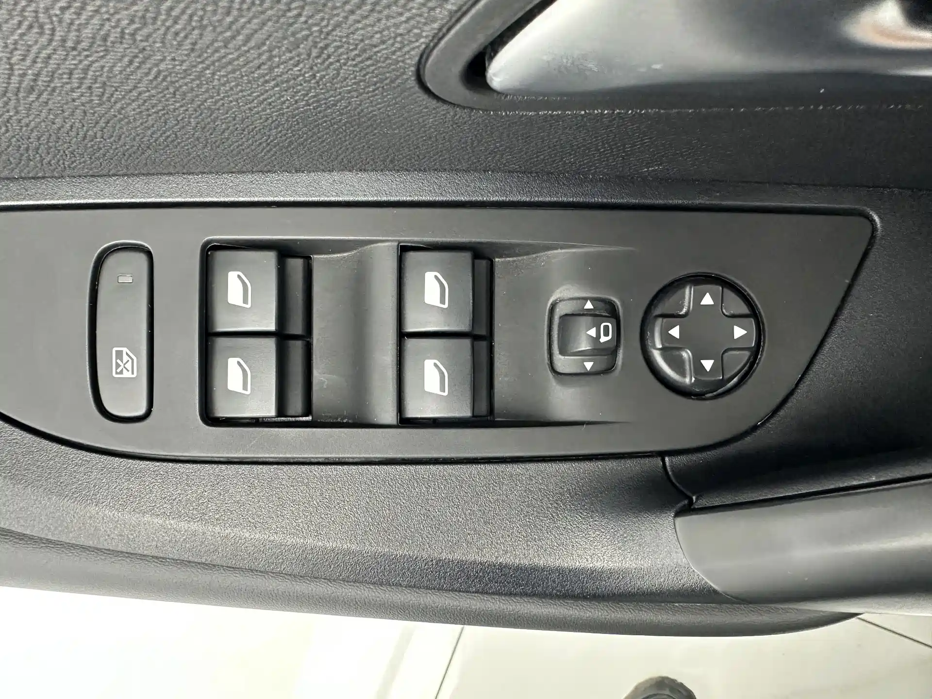 صورة 12 - Peugeot 2008