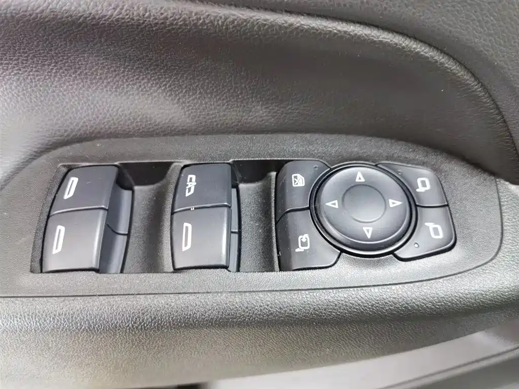 Chevrolet Equinox 2018 RS 550T Automatic 4WD Pioneer Edition фото 9