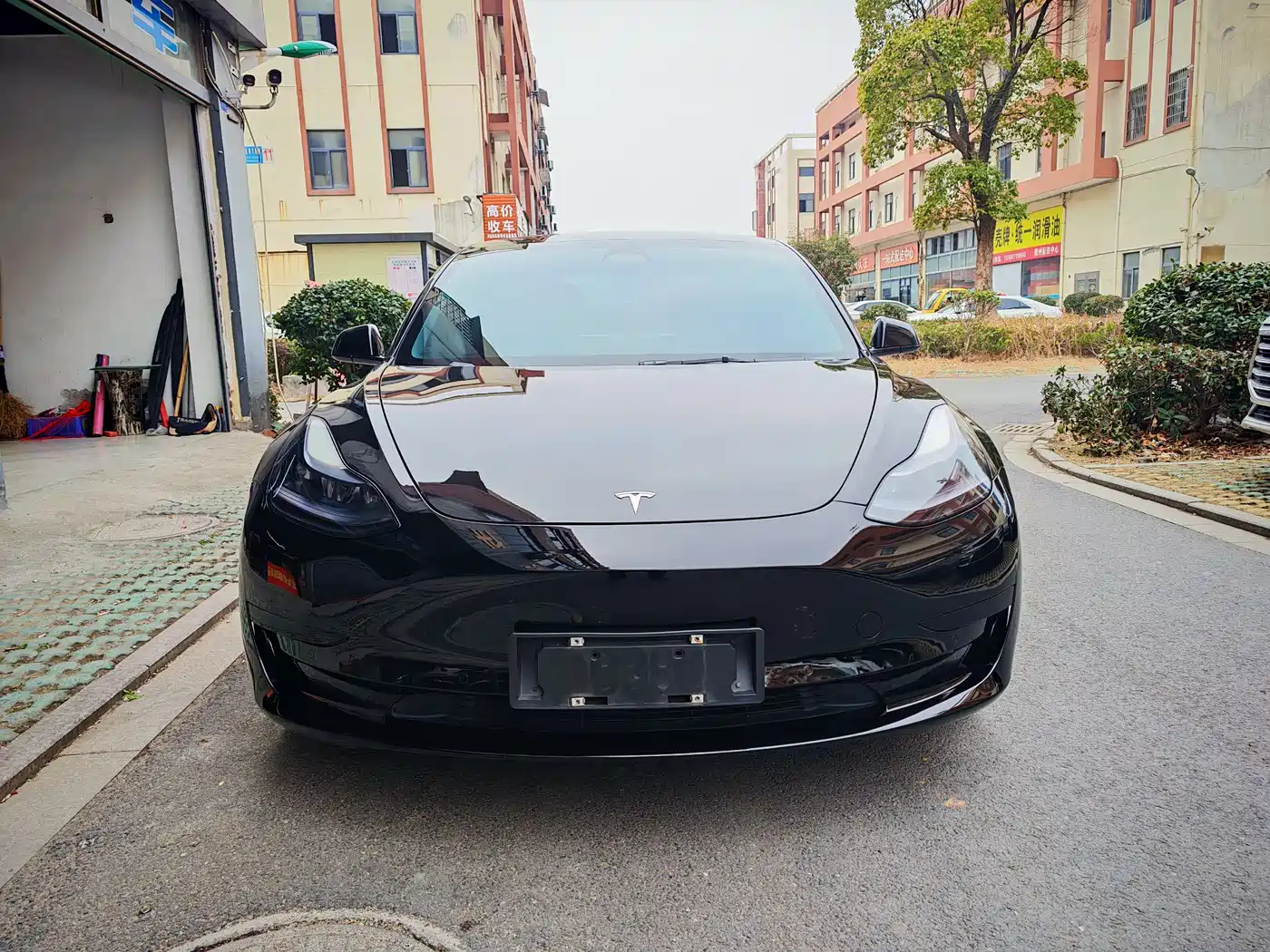 TESLA MODEL 3