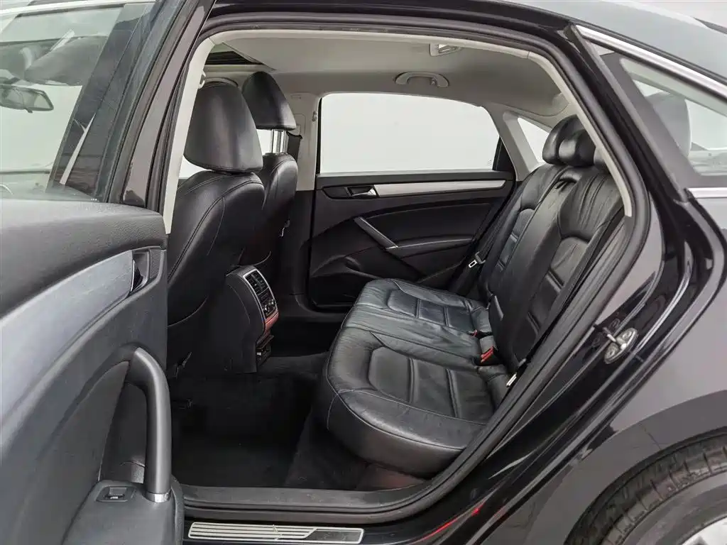 Volkswagen Passat 2014 1.4TSI DSG Luxury Edition фото 15