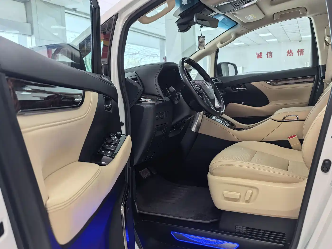Toyota Alphard 2021 Hybrid 2.5L Luxury фото 7