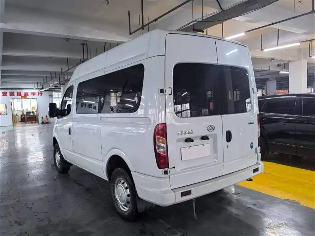 SAIC Maxus Xintu V80 2021 2.0T PLUS Manual Business Travel Edition Short Wheelbase Medium Roof 9 Seats фото 8