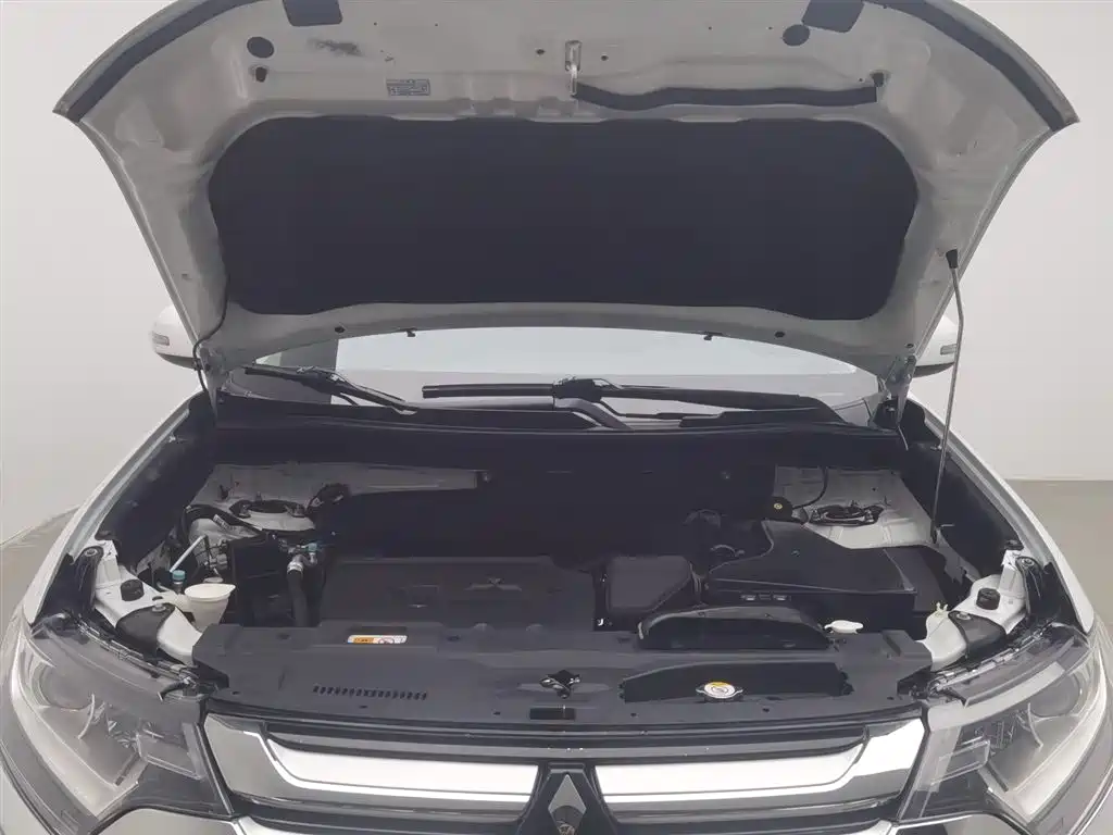Mitsubishi Outlander 2018 2.0L 2WD Jiale Edition 7-seater фото 6