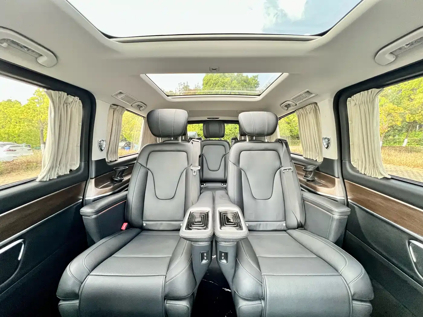 Mercedes-Benz V-Class 2020 Model V 260 L Long Wheelbase Luxury фото 10
