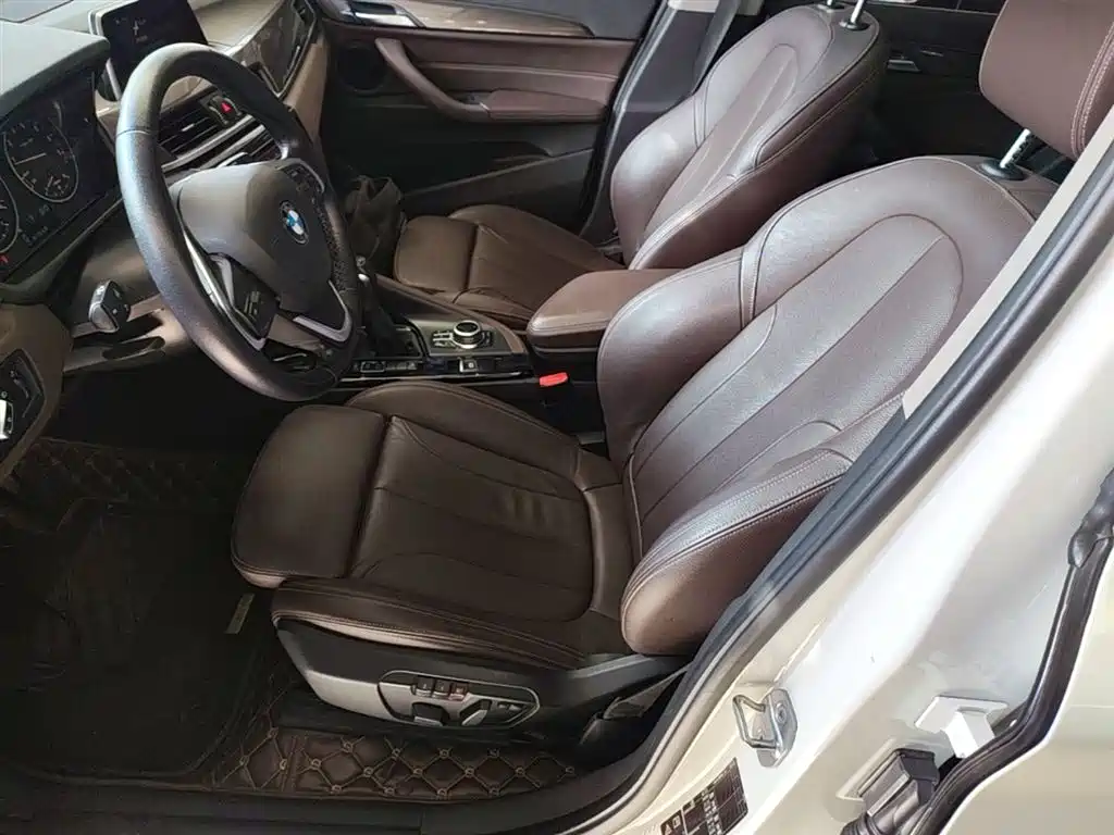 BMW X1 2018 xDrive20Li Premium Model фото 15