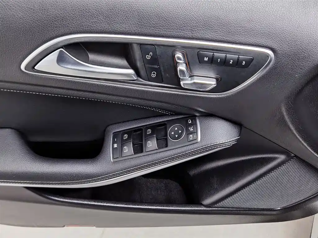 Mercedes-Benz GLA 2018 GLA 200 Fashion фото 9