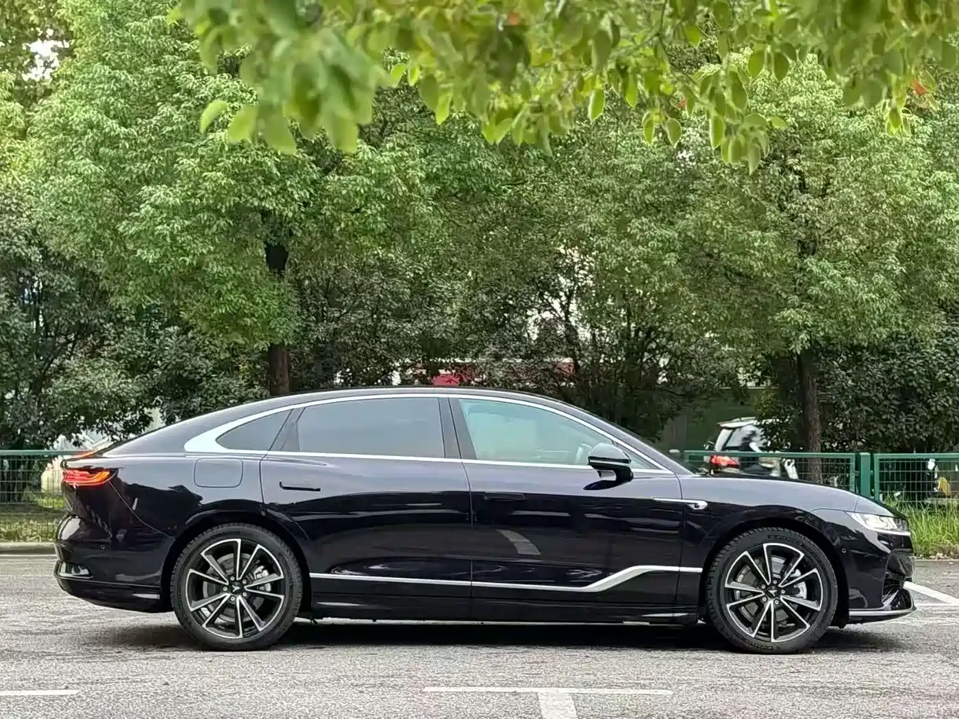 Voyah Auto VOYAH Zhuiguang 2024 PHEV AWD Ultra Long Range Flagship фото 6