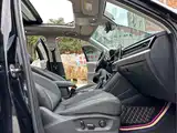 Photo 13 - Volkswagen Tiguan L