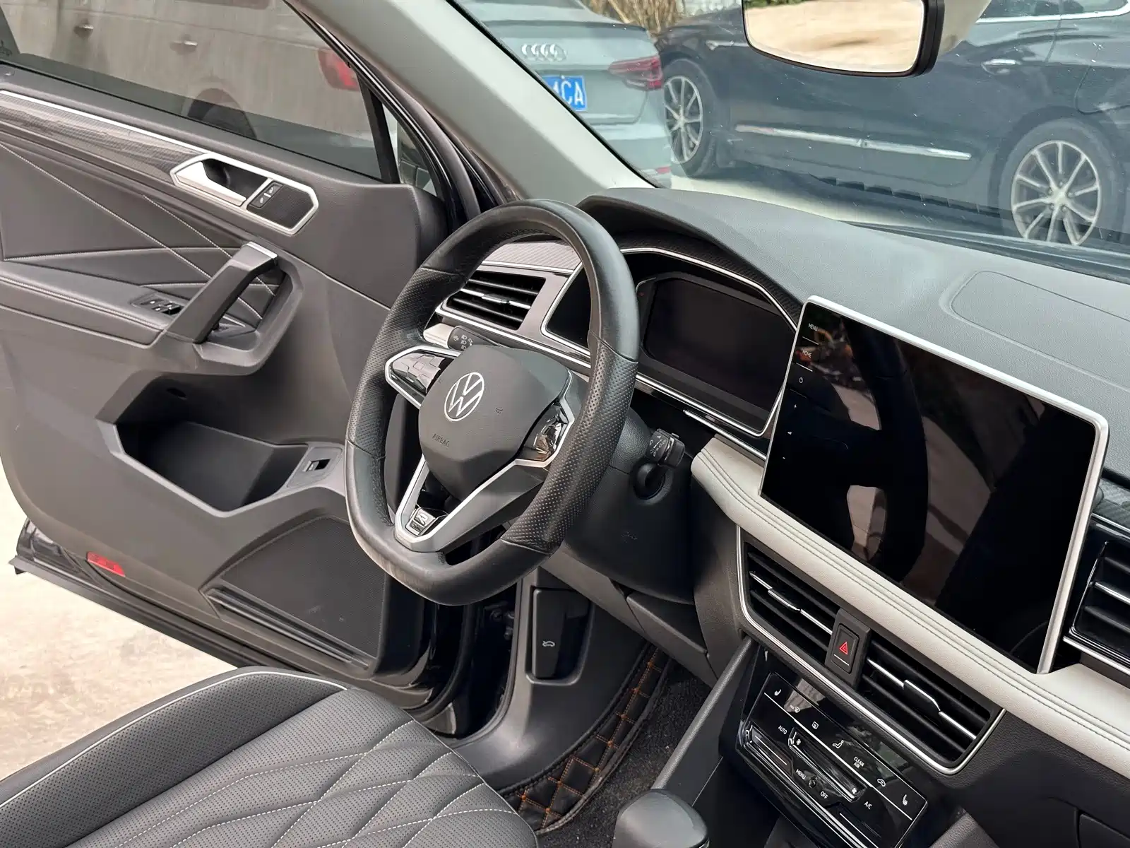 Photo 14 - Volkswagen Tiguan L