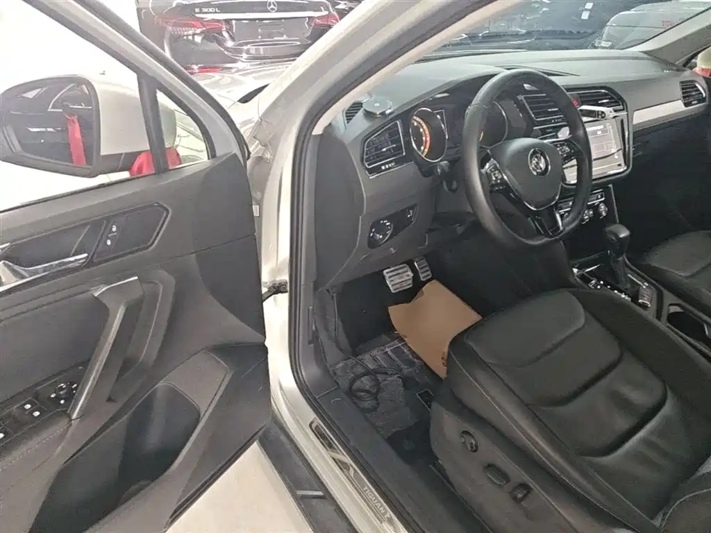 Volkswagen Tiguan L 2019 Facelift 330TSI Auto 2WD Panorama Comfort China VI фото 16