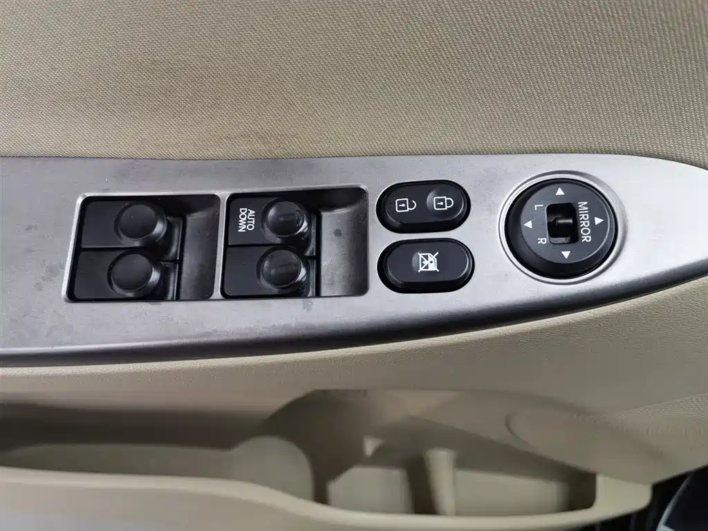 Hyundai Verna 2014 1.4L Manual Smart GLS фото 9