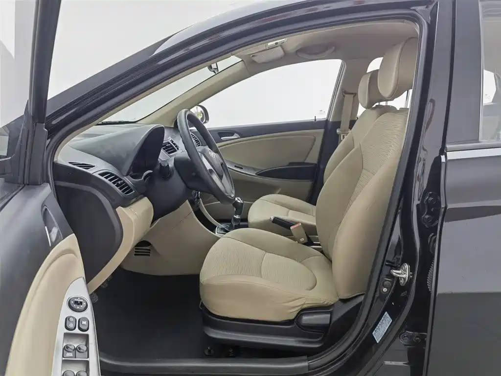 Hyundai Verna 2014 1.4L Manual Smart GLS фото 10