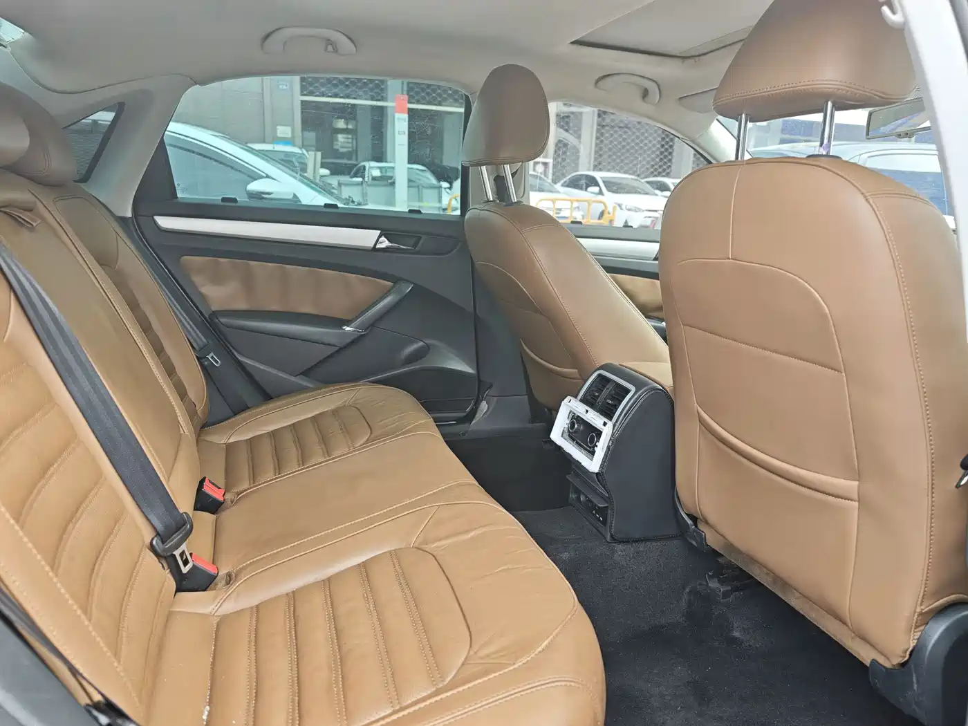Volkswagen Passat 2014 1.8TSI DSG Executive Edition фото 11