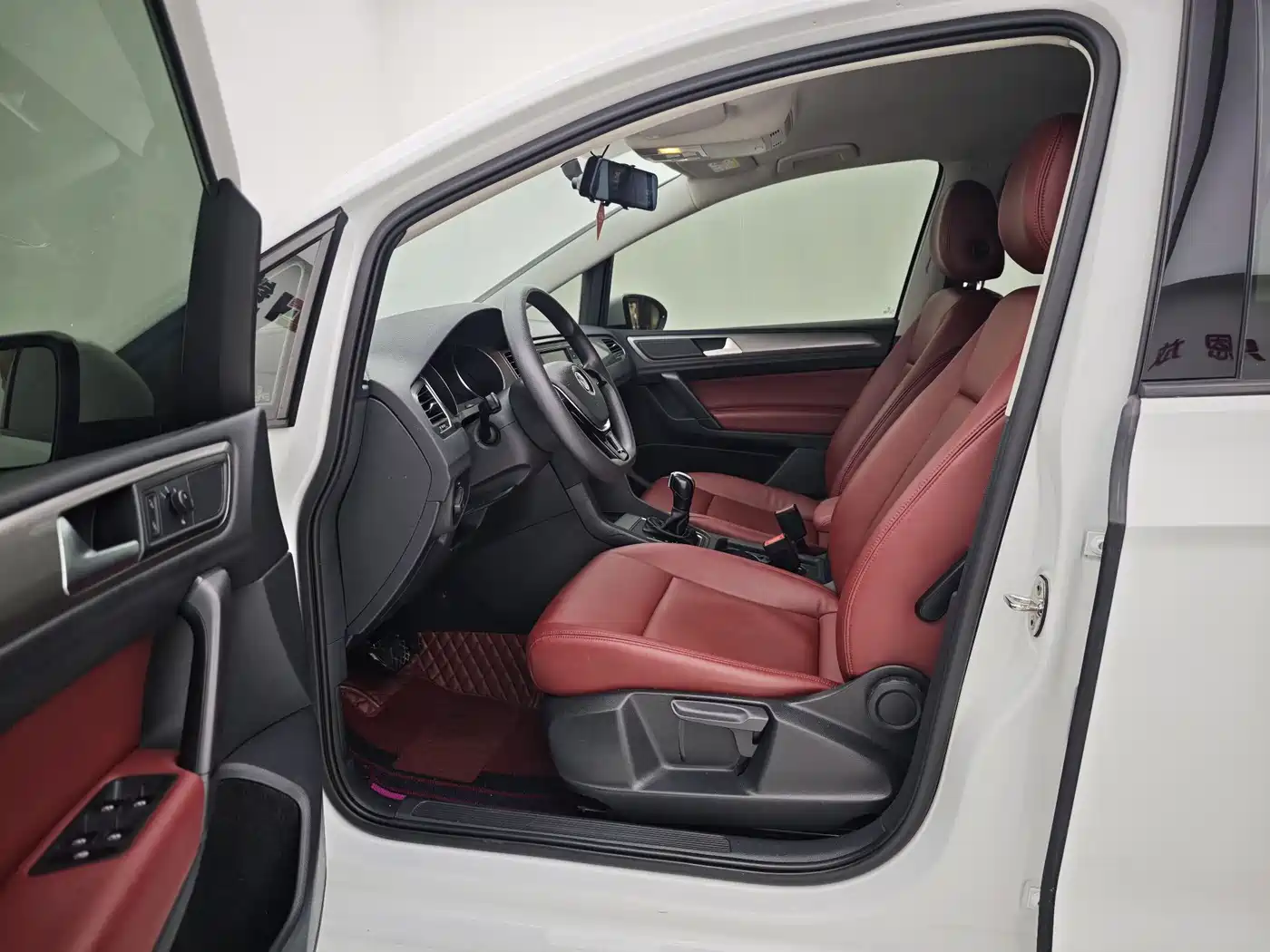 Volkswagen Golf Sportsvan 2018 1.6L Automatic Comfort фото 9