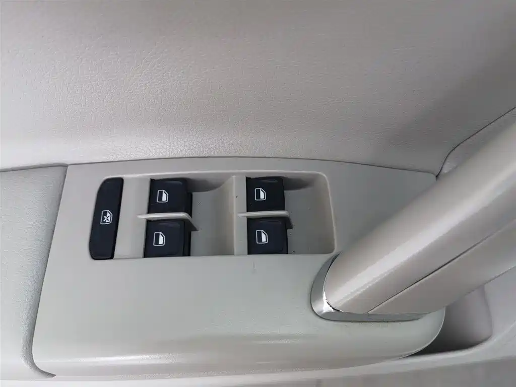 Volkswagen Lavida Tour 2013 1.4TSI Automatic Comfort фото 9