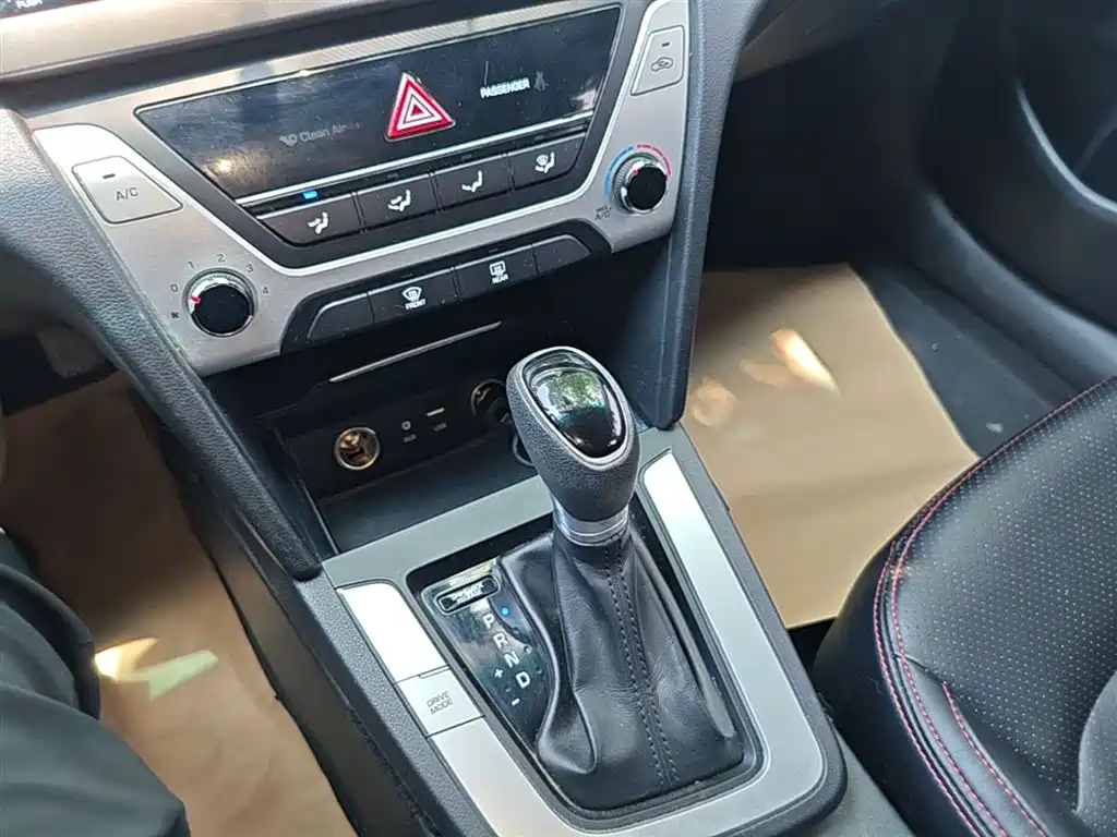 Hyundai Elantra 2016 Model 1.6L Automatic Smart Elite фото 14