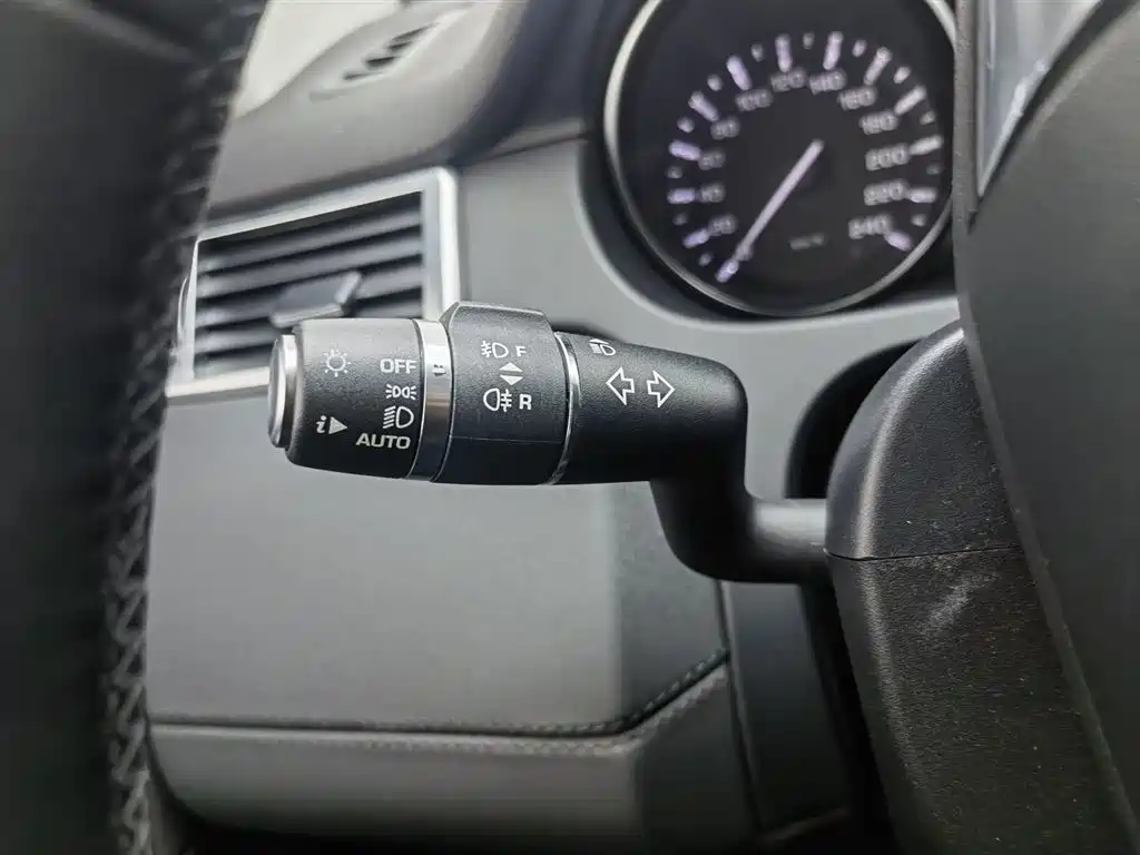 Land Rover Discovery Sport 2016 2.0T HSE фото 21